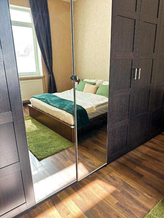 Spacious City Centre Apartment Bratislava Eksteriør billede
